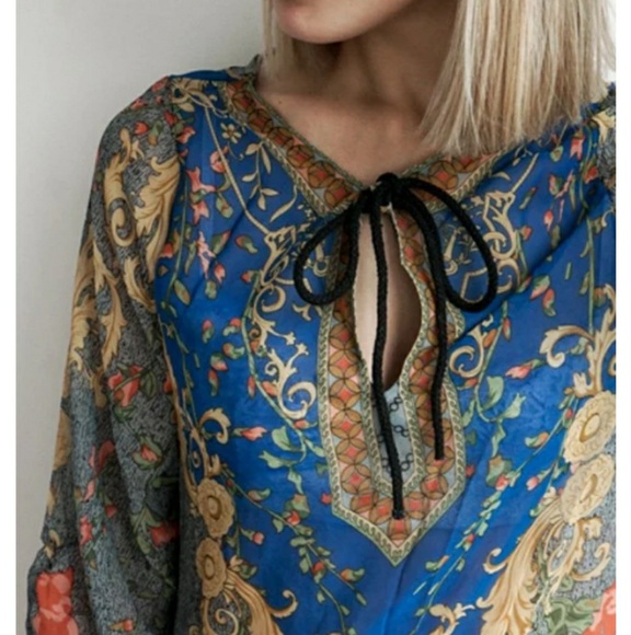 Bohemia V-Neck - Picture 4 of 8